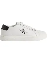 Zapatillas urbanas Calvin Klein Jeans modelo Cupsole, color blanco con detalles en negro en el talón y logo CK estampado en el lateral. Confeccionadas en cuero sintético y suela de goma.