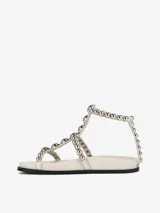 Sandalias blancas con tachas plateadas, forro y suela sintética, con cierre de velcro.