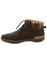 Bota de cuero color chocolate con cuello de tejido multicolor. Suela de goma con tecnología Honey Foam.
