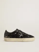 Zapatillas Golden Goose modelo Soul Star, color negro con lentejuelas y detalles en cuero.