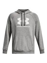 Buzo gris de Under Armour, línea Rival Fleece, con capucha y logo estampado en el frente.
