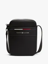 Bandolera Tommy Hilfiger negra con logo de la marca y franja tricolor.