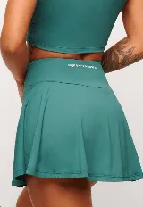 Pollera short deportiva negra con short interno y bolsillos laterales.