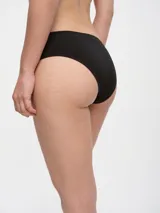 Bombacha de bikini color beige.