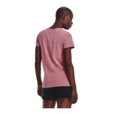 Remera deportiva Under Armour color fucsia con logo blanco estampado en el frente.