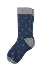 Medias azul con estampado de piezas de ajedrez en tonos grises.