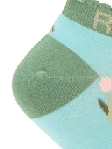 Calcetines tobilleros celestes con puño verde y estampado de flores de colores.