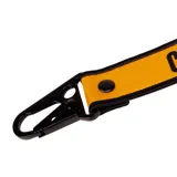 Llavero de tela tejido con el logotipo de Caterpillar en amarillo y negro, con un gancho metálico desmontable de color negro.