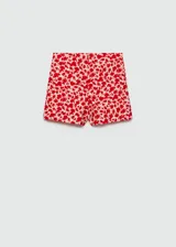 Short con estampado floral, tejido fluido, con cierre oculto de botón y gancho, de tiro medio y diseño corto.