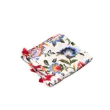 Pashmina de gasa sintética liviana con estampado floral multicolor y terminación en flecos con borlas rojas.