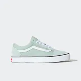Championes Vans Old Skool color verde agua con la Sidestripe blanca.