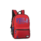 Mochila roja con detalles en negro y azul, con el logo de los Philadelphia 76ers.