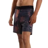 Boardshort de hombre Quiksilver, color azul oscuro con estampado abstracto en tonos rojizos/terracota. Presenta cintura ajustable con cordón negro y un pequeño logo cuadrado de Quiksilver en la parte inferior del muslo izquierdo.