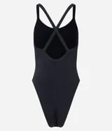 Body negro de tejido acanalado, con escote redondo y tirantes finos que se cruzan en la espalda.