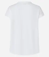 Remera lila de microfibra con escote redondo y mangas cortas.