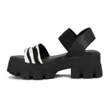 Sandalias con plataforma color negro, con una tira ancha de elástico negro en el tobillo y una tira con estampado animal print de cebra en el empeine.