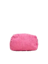 Bolso tipo clutch color fucsia de pana con cierre de cremallera y forro de poliéster.