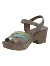 Sandalias con plataforma RKF modelo Dalia, color verde, con tiras cruzadas en tonos verde, beige y celeste.
