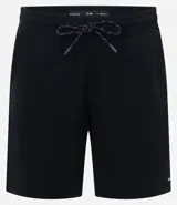 Bermuda masculina de corte slim fit, color marrón, confeccionada en algodón con felpa. Presenta cintura elástica con cordón ajustable y bolsillos laterales.