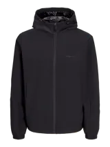 Campera softshell negra con capucha ajustable con cordón, mangas largas con puños de canalé, cierre frontal con cremallera y bolsillos delanteros. Forro sin relleno y costuras cubiertas.
