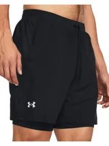 Short de running Under Armour Launch 7 2N1, color negro, con calza interior ajustada y logo reflectivo en la pierna derecha.