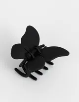 Broche para el pelo color rosa claro con forma de mariposa.