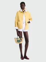 Bandolera Longchamp Le Panier Pliage XS, confeccionada en rafia y cuero color beige y verde.