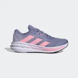 Championes Adidas Questar 3 de running color lila con detalles en rosa y suela blanca.