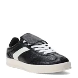 Championes urbanos negros con textura símil piel de serpiente, detalle de una franja blanca en el lateral y cordones blancos.