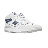 Championes de caña alta New Balance 650, color blanco con detalles en azul y gris.