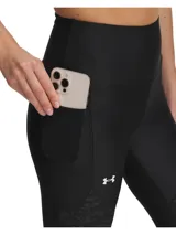 Calza capri deportiva Under Armour Tech con paneles estampados, confeccionada en tejido UA Tech™ liviano y transpirable. Presenta cintura alta y logo Under Armour en la pierna.