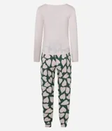 Conjunto de pijama femenino compuesto por una blusa de manga larga color rosa pálido con escote redondo y tres botones decorativos, y un pantalón largo con estampado de corazones grandes verdes y rosados sobre fondo blanco.