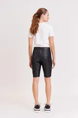 Calza biker negra con lurex plateado.