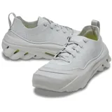 Championes Crocs Echo Surge color crema con cordones amarillos y suela negra.