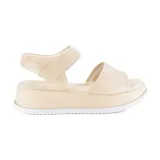 Sandalias negras de cuero con plataforma y ajuste con velcro.