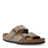 Sandalias Birkenstock Arizona BS, color taupe, con dos correas ajustables con hebillas metálicas cobrizas y plantilla anatómica de corcho y látex.