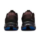 Championes de running On Cloudsurfer, color chocolate con detalles en negro y azul.