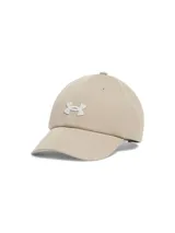 Gorro Under Armour color beige con logo bordado en blanco.
