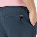 Bermuda híbrida jogger Maui and Sons color azul marino, confeccionada en poliéster, algodón y elastano. Cuenta con cintura ajustable y diseño versátil para actividades al aire libre y uso casual.