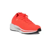 Championes deportivos Actvitta color naranja, con cordones y suela blanca.