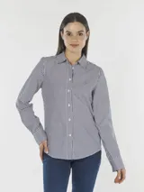 Camisa de manga larga con cuello inglés y corte regular, confeccionada en algodón orgánico con estampado de rayas verticales azules y blancas.