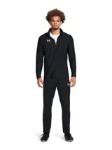 Pantalón deportivo negro Under Armour Challenger, con logo blanco en la pierna derecha.