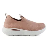 Championes deportivos color rosa, con capellada de tejido de punto y suela blanca con detalles en marrón.