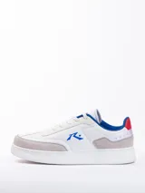 Championes de estilo deportivo en color gris con detalles en blanco y azul.