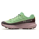 Championes de trail running Merrell Agility Peak 5, color verde claro con detalles en marrón y suela color lavanda.