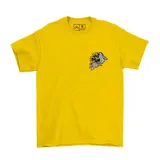 Remera de algodón con estampado tie-dye en tonos celeste, amarillo y rosa. Estampa central con el logo de la marca Emexem, olas y un pez koi.