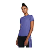 Remera deportiva negra de mujer con logo blanco en el pecho.