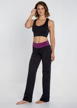 Calza larga negra de tejido de poliamida.