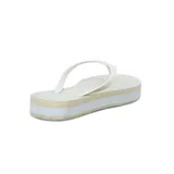 Ojota de mujer color blanco con diseño de plataforma y tiras finas.