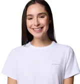 Remera blanca de manga corta con logo pequeño de Columbia en el pecho.